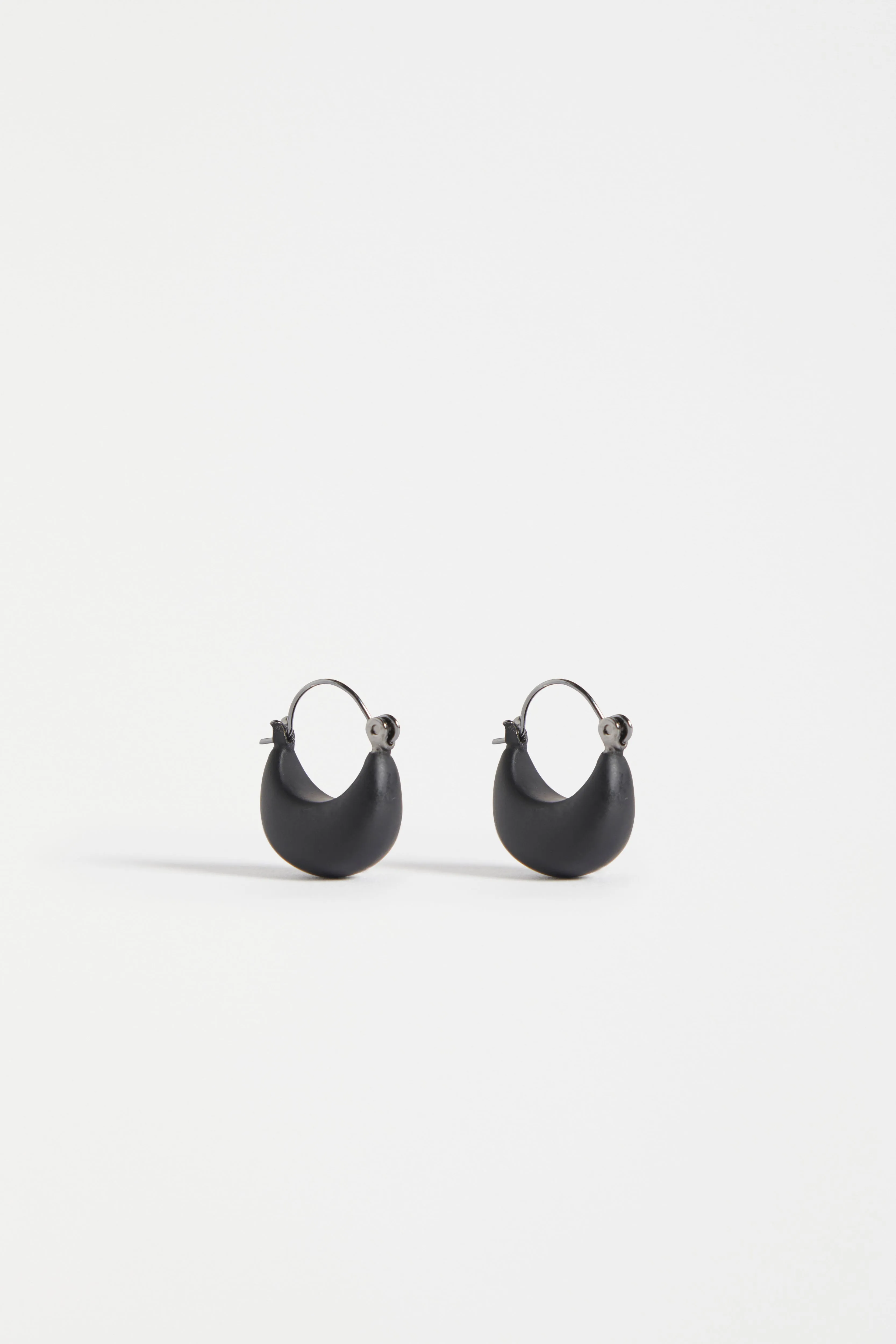 Ellik Short Hoop Earring
